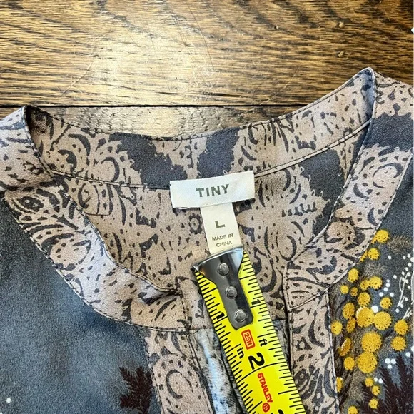 Anthropologie Tiny Drape Front Floral Top Size L - Picture 5 of 12